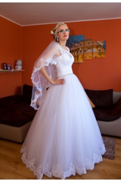 Suknia biała fason A r.36 +welon