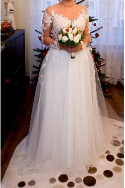 Piękna koronkowa suknia ślubna z długim welonem (Inowrocław)