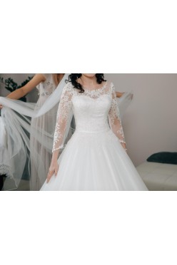 Suknia ślubna w kolorze ecru