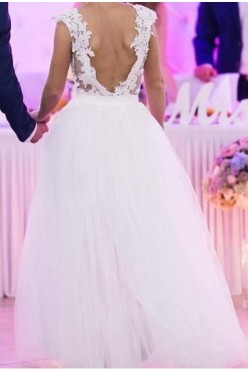 Piękna koronkowa suknia ślubna