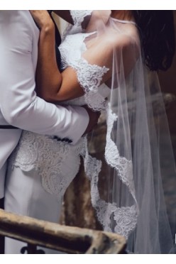 Piękna suknia ślubna w stylu Berty Bridal