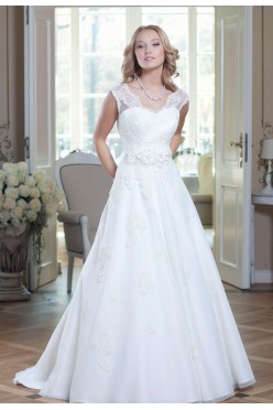 Koronkowa suknia ślubna - piękna i wygodna