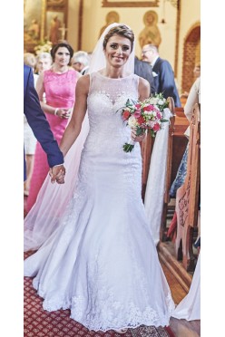 Piękna koronkowa suknia ślubna  2016