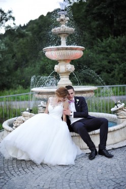 Piękna suknia ślubna Madonna