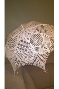 Romantyczna parasolka vintage robiona na szydełku