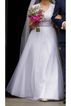 Romantyczna suknia ślubna w kolorze białym