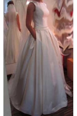 Śmietanowa suknia ślubna - klasyczna