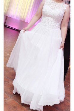 Suknia ślubna z ozdobnym gorsetem