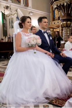 Piękna, wygodna suknia (gratis:etolka i welon 3m)