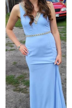 Błękitna długa sukienka