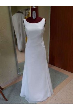 Suknia ślubna wycięcie na plecach i kryształki Svarowskiego