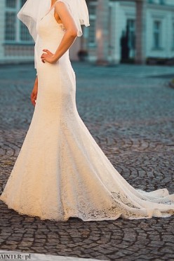 Piękna suknia z koronką włoską, kolor ivory