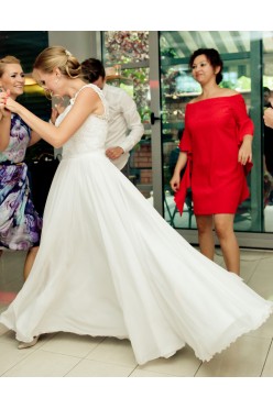 Lekka zwiewna suknia ślubna