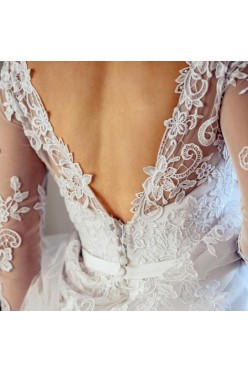 Suknia ślubna z gipiurą