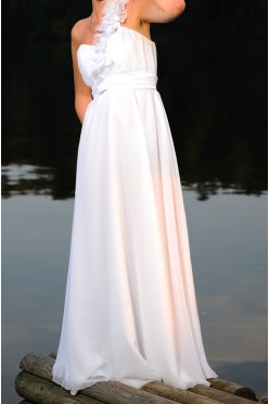 Delikatna suknia od projektanta Macieja Domańskiego