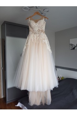 Romantyczna suknia z motywem roślinnym (model Adelfina)