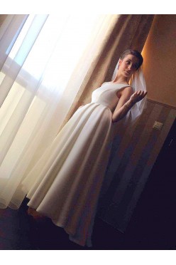 Asymetryczna suknia ślubna