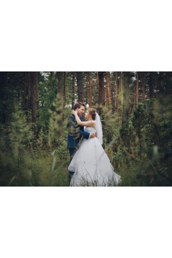 Romantyczna suknia ślubna z falbanami M/L Adria 1705