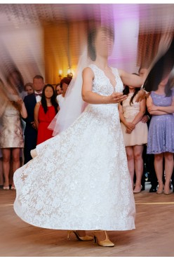 suknia ślubna koronkowa