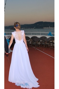 Oryginalna suknia slubna w kolorze biało-niebieskim