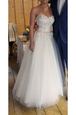 Śliczna suknia ślubna