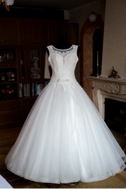 Suknia ślubna r. 36-38