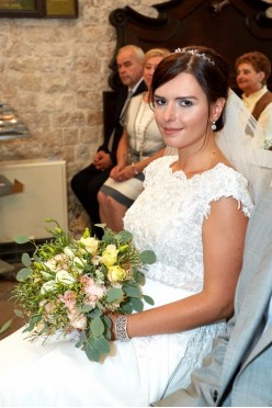 Suknia ivory z kryształami Swarovskiego i plecami V