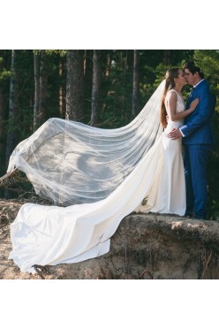 Suknia ślubna z długim trenem