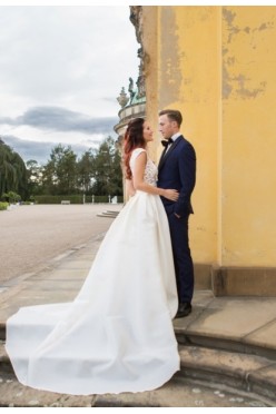 Elegancka suknia ślubna z mikado