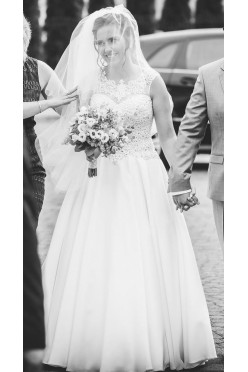 Piękna suknia ślubna w stylu glamour