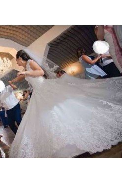 Piękna suknia ślubna księżniczka by Madeline Gardner