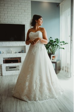 Przepiękna suknia ślubna