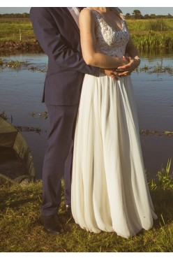 Suknia ślubna koronkowa z szyfonowym dołem + halka i welon