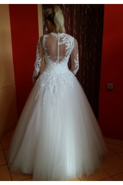 Sprzedam suknię ślubną typu princessa.