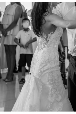 Piękna suknia z trenem