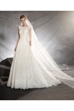 Pronovias model Olivana