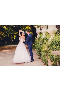 Suknia ślubna w kolorze delikatnego różu