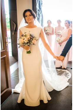 Niebanalna suknia ślubna marki Laurelle model 2017