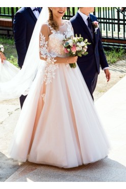 Zjawiskowa suknia w niespotykanym kolorze!