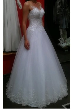 Suknia ślubna z welonem