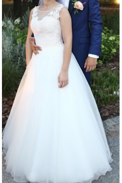 Piękna Suknia Ślubna z welonem