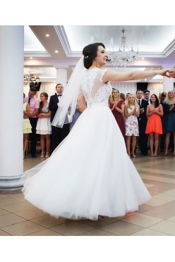 Suknia Ślubna marki Agora model z roku 2017.