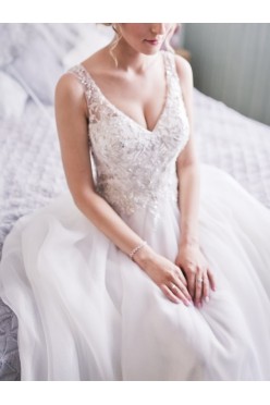 Suknia ślubna Moonlight Collection J6365