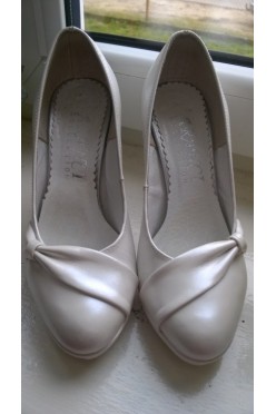 Piękne buty ślubne