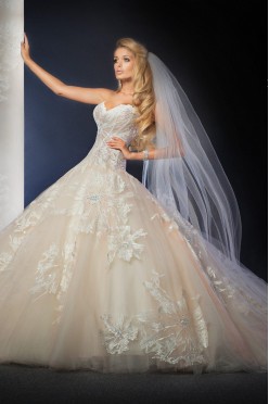 Sprzedam piękną suknie ślubną Agora 36/38.