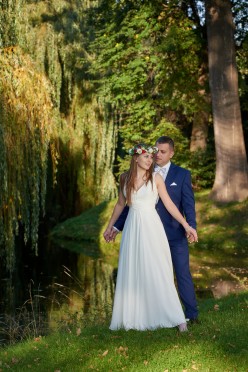 Lekka, delikatna suknia ślubna