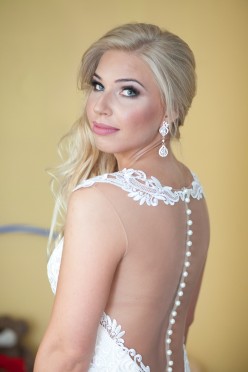 Sprzedam piękną suknię ślubną