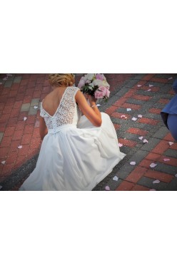 Zwiewna, koronkowa suknia ślubna Diana Joy z trenem :)