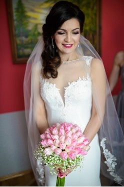 Dopasowana i elegancka suknia ślubna