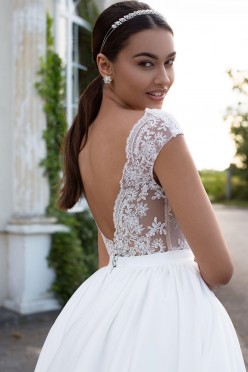 Delikatna koronkowa suknia śluba Tina Valerdi